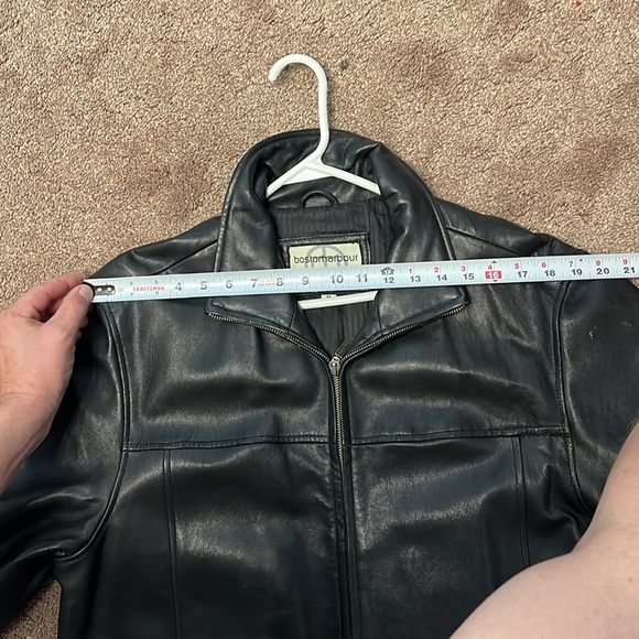 CLOSET CLEAN OUT. ACCEPTING ANY OFFER!
Men’s Bostonharbour leather jacket Medium - Picture 12 of 15
